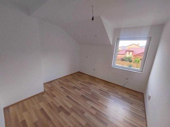 Дава се под наем Тристаен апартамент в Пловдив, Южен - 85 кв.м за 351.9 € - Снимка #1