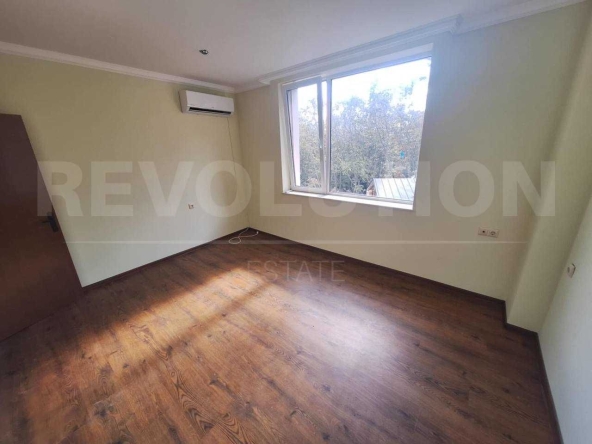 Тристаен апартамент в к.к. Златни пясъци - 135 кв.м за 1399 €/кв.м - Снимка #1