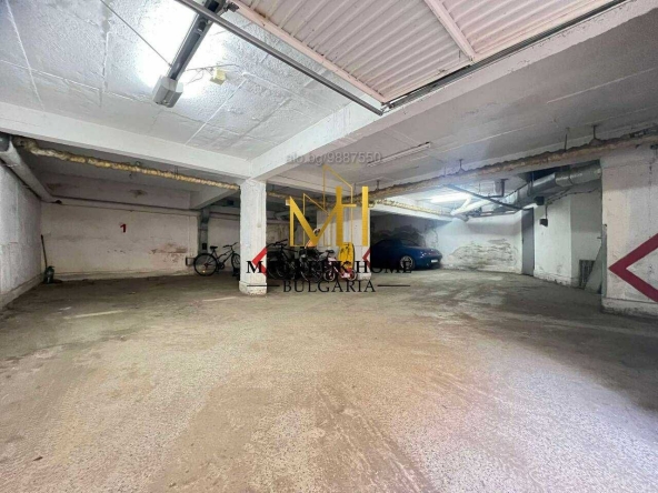 Дава се под наем Гараж / Паркомясто в Бургас, Център - 15 кв.м за 66.3 € - Снимка #1