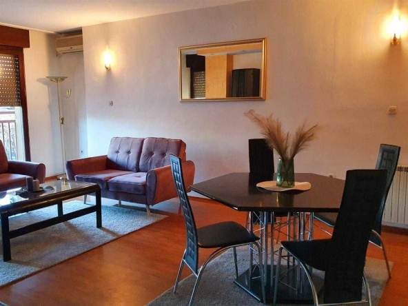 Дава се под наем Двустаен апартамент в Пловдив, Беломорски - 87 кв.м за 438.6 € - Снимка #1