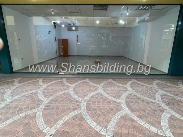 Дава се под наем Магазин в Пловдив, Тракия - 60 кв.м за 382.5 € - Снимка #1