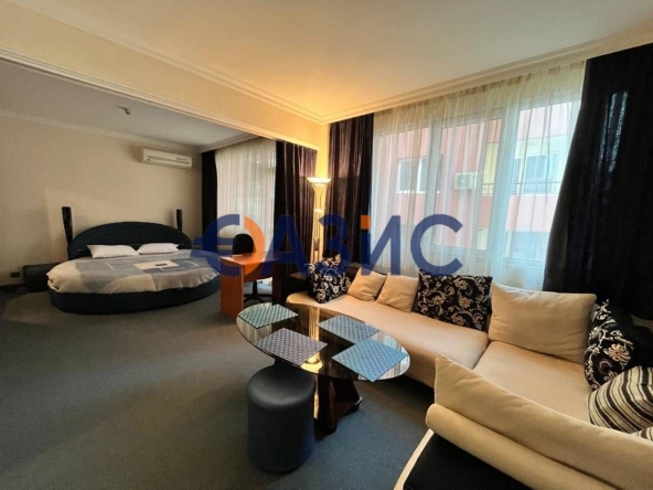 Двустаен апартамент в Несебър - 52 кв.м за 1983 €/кв.м - Снимка #1