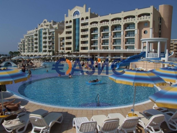 Тристаен апартамент в Поморие - 94 кв.м за 596 €/кв.м - Снимка #1