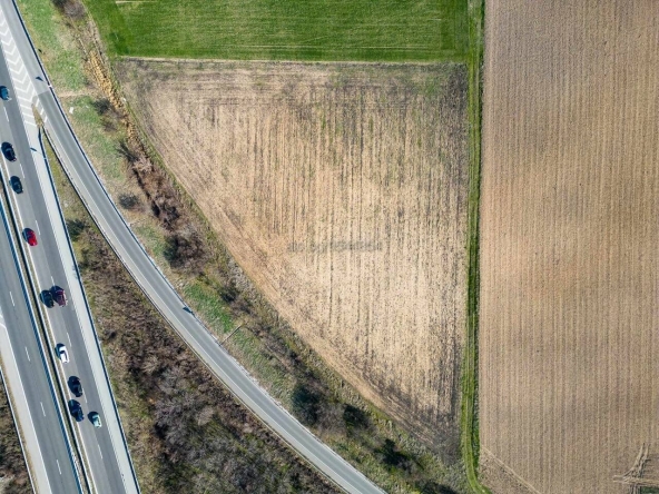 Парцел в Пловдив, Индустриална зона - Север - 7365 кв.м за 42 €/кв.м - Снимка #1