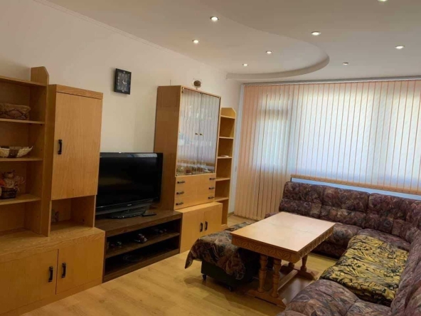 Тристаен апартамент в Велико Търново, Център - 150 кв.м за 3 €/кв.м - Снимка #1