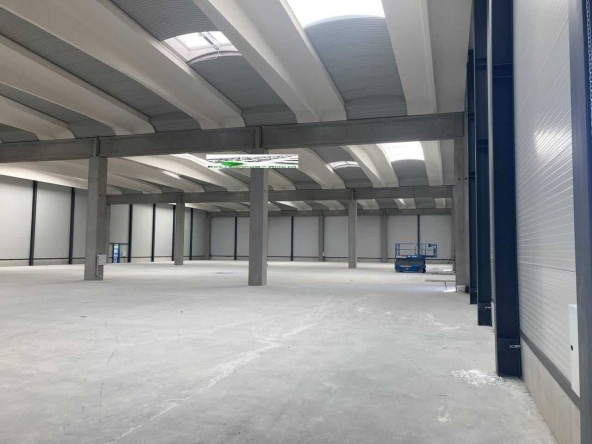 Склад в Пловдив, Индустриална зона - Север - 3030 кв.м за 1321 €/кв.м - Снимка #1