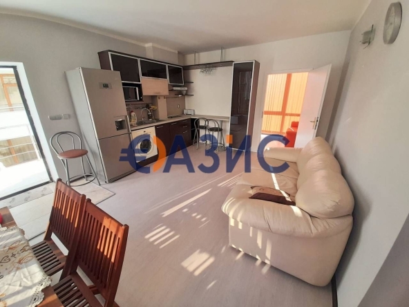 Тристаен апартамент в к.к. Слънчев бряг - 74 кв.м за 1095 €/кв.м - Снимка #1