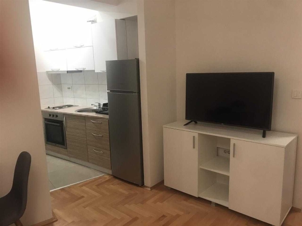 Дава се под наем Едностаен апартамент в София, Младост 1 - 45 кв.м за 382.5 € - Снимка #1