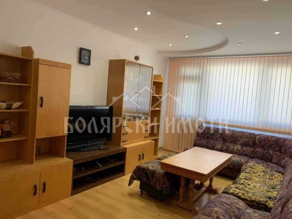 Дава се под наем Тристаен апартамент в Велико Търново, Център - 120 кв.м за 359 € - Снимка #1