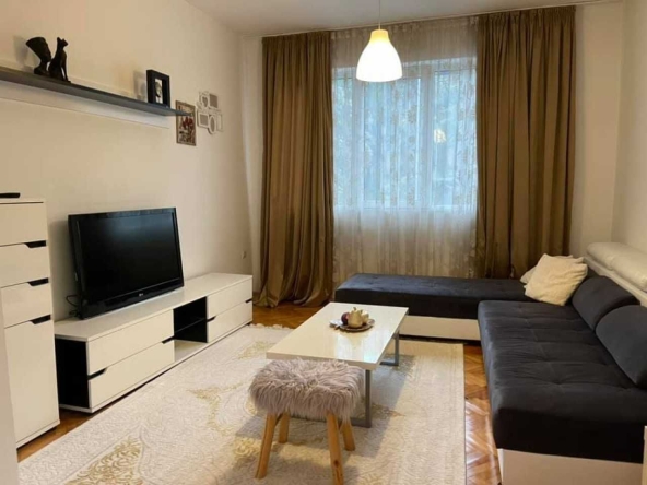 Дава се под наем Тристаен апартамент в Пловдив, Кършияка - 120 кв.м за 425 € - Снимка #1