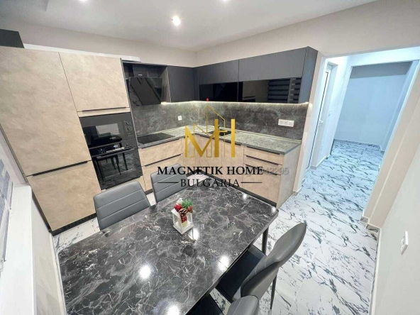 Дава се под наем Тристаен апартамент в Бургас, Лазур - 75 кв.м за 612 € - Снимка #1