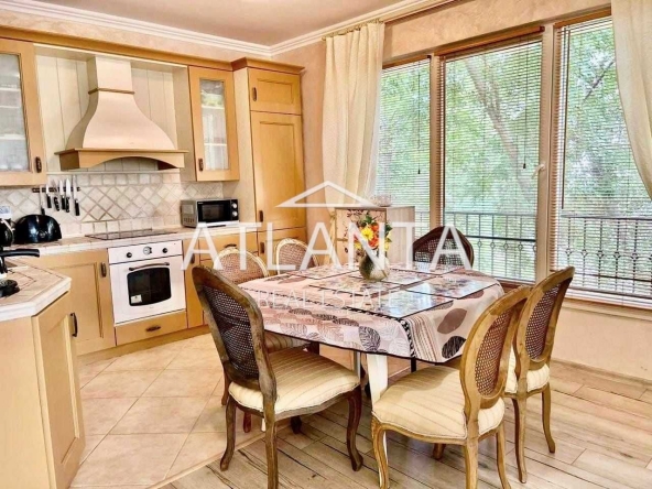 Многостаен апартамент в к.к. Св.Св. Константин и Елена - 216 кв.м за 2454 €/кв.м - Снимка #1