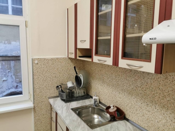 Дава се под наем Многостаен апартамент в Пловдив, Център - 60 кв.м за 1122 € - Снимка #1