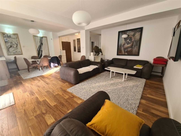 Дава се под наем Двустаен апартамент в София, Център - 78 кв.м за 1020 € - Снимка #1