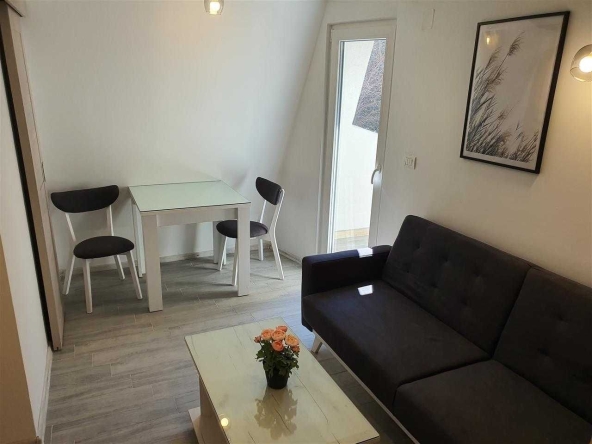 Дава се под наем Едностаен апартамент в София, Студентски град - 55 кв.м за 408 € - Снимка #1