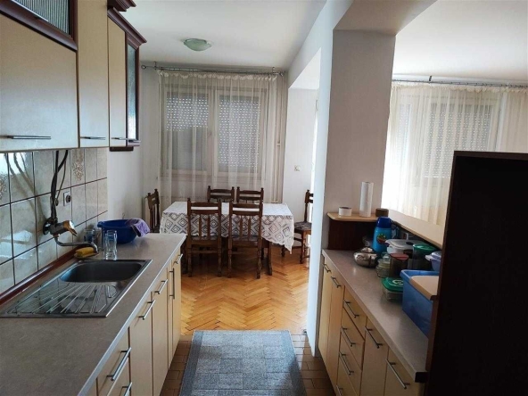 Дава се под наем Двустаен апартамент в София, Левски В - 67 кв.м за 459 € - Снимка #1