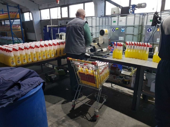 Промишлена сграда в Варна, Център - 1200 кв.м за 1 €/кв.м - Снимка #1