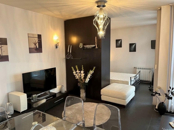 Дава се под наем Двустаен апартамент в София, Полигона - 50 кв.м за 650 € - Снимка #1