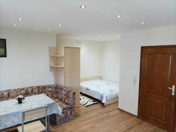 Дава се под наем Едностаен апартамент в Бургас, Възраждане - 42 кв.м за 306 € - Снимка #1