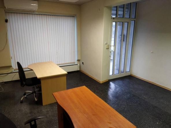 Дава се под наем Офис в Бургас, Възраждане - 50 кв.м за 229.5 € - Снимка #1