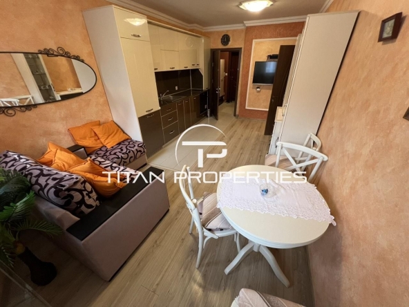 Дава се под наем Двустаен апартамент в Бургас, Център - 67 кв.м за 408 € - Снимка #1