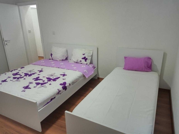 Дава се под наем Тристаен апартамент в София, Белите брези - 90 кв.м за 612 € - Снимка #1