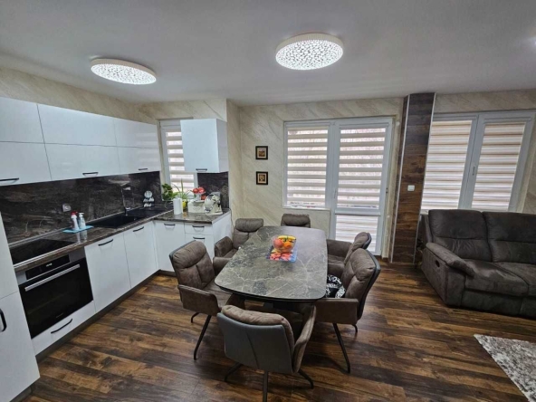 Тристаен апартамент в Пловдив, Христо Смирненски - 85 кв.м за 1883 €/кв.м - Снимка #1