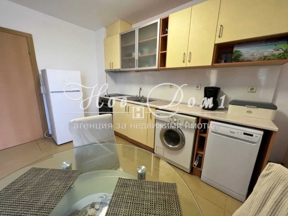 Дава се под наем Двустаен апартамент в к.к. Св.Св. Константин и Елена - 60 кв.м за 484.5 € - Снимка #1