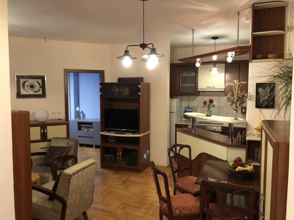 Дава се под наем Двустаен апартамент в София, Дървеница - 75 кв.м за 408 € - Снимка #1