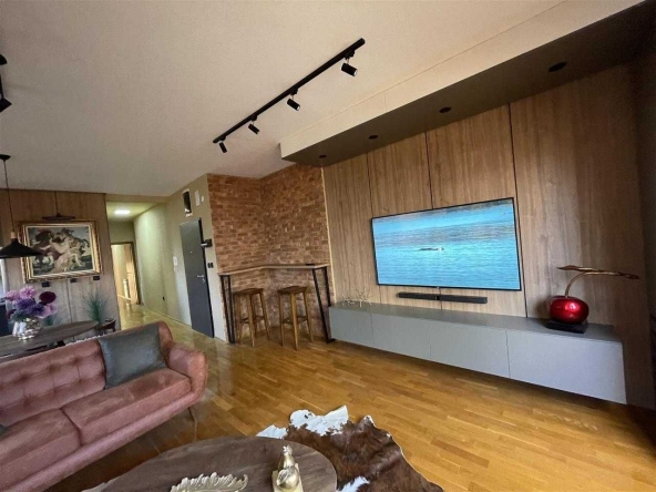 Дава се под наем Тристаен апартамент в София, Център - 90 кв.м за 714 € - Снимка #1