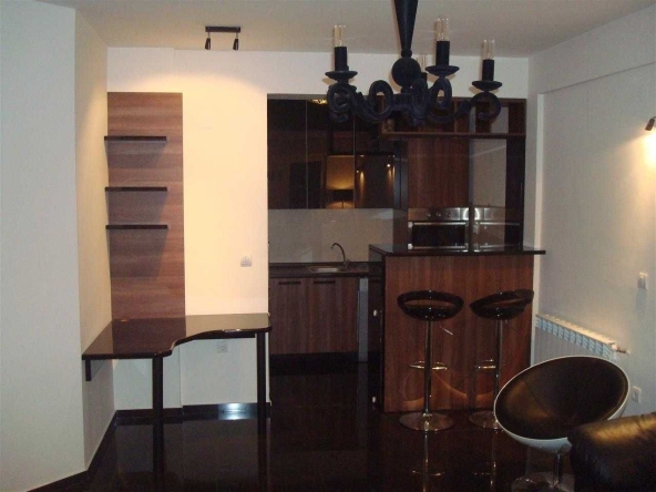 Дава се под наем Двустаен апартамент в Бургас, Център - 48 кв.м за 219.3 € - Снимка #1