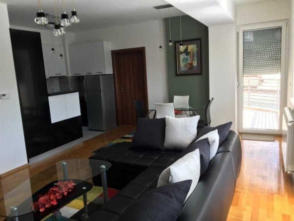 Дава се под наем Двустаен апартамент в София, Център - 65 кв.м за 433.5 € - Снимка #1
