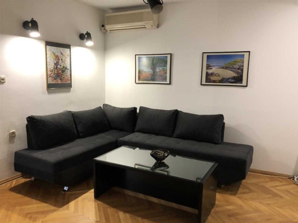 Дава се под наем Двустаен апартамент в Бургас, Изгрев - 59 кв.м за 204 € - Снимка #1