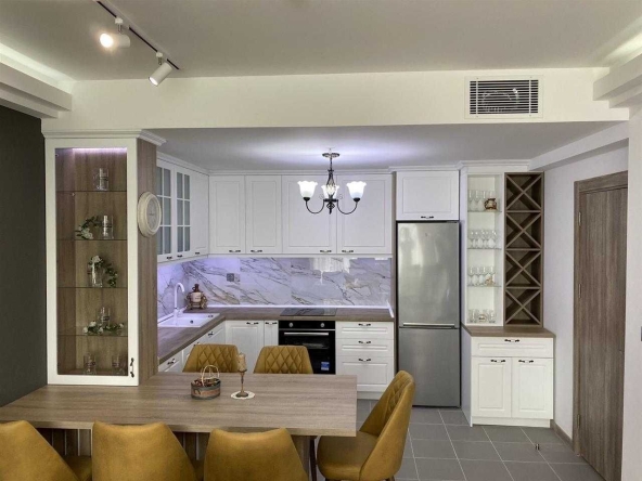 Дава се под наем Тристаен апартамент в София, Витоша - 90 кв.м за 663 € - Снимка #1