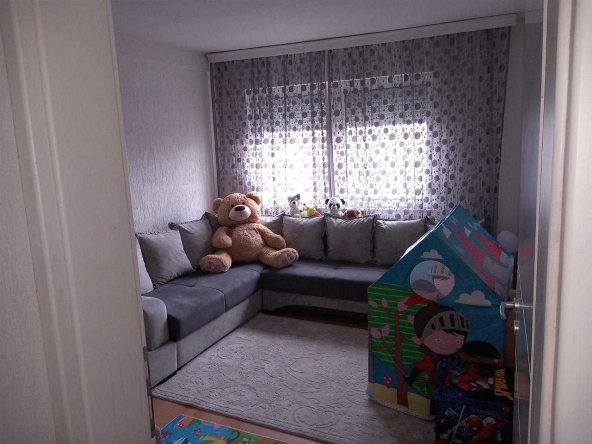 Дава се под наем Тристаен апартамент в София, Иван Вазов - 95 кв.м за 510 € - Снимка #1