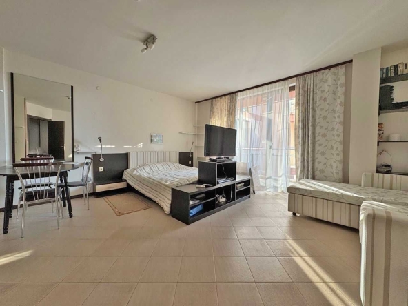 Двустаен апартамент в к.к. Слънчев бряг - 72 кв.м за 1110 €/кв.м - Снимка #1