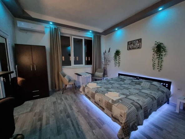 Едностаен апартамент в Бургас, Център - 24 кв.м за 3334 €/кв.м - Снимка #1