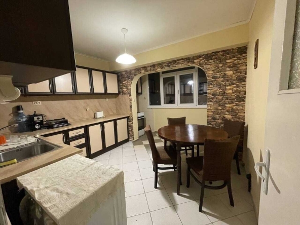 Дава се под наем Тристаен апартамент в Бургас, Изгрев - 80 кв.м за 500 € - Снимка #1