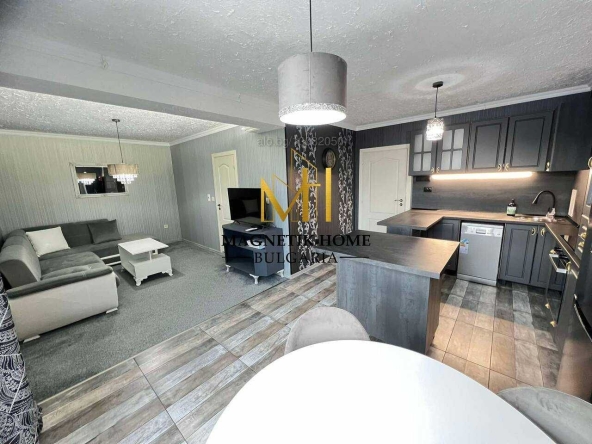 Дава се под наем Тристаен апартамент в Бургас, Център - 105 кв.м за 918 € - Снимка #1