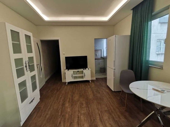 Дава се под наем Тристаен апартамент в Пловдив, Център - 36 кв.м за 350 € - Снимка #1