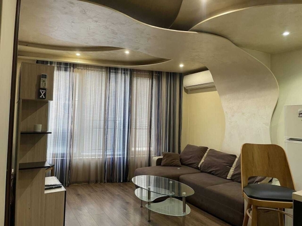 Дава се под наем Двустаен апартамент в Пловдив, Въстанически - 70 кв.м за 450 € - Снимка #1