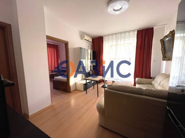 Тристаен апартамент в к.к. Слънчев бряг - 70 кв.м за 800 €/кв.м - Снимка #1