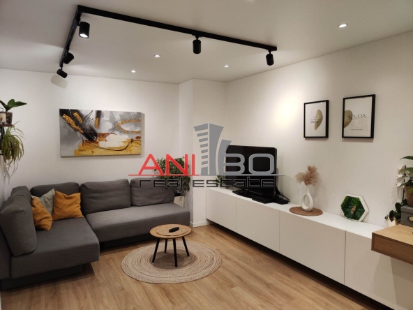 Тристаен апартамент в Варна, Център - 120 кв.м за 2742 €/кв.м - Снимка #1