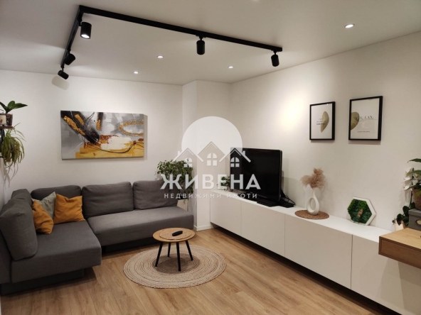 Тристаен апартамент в Варна, Център - 120 кв.м за 2750 €/кв.м - Снимка #1