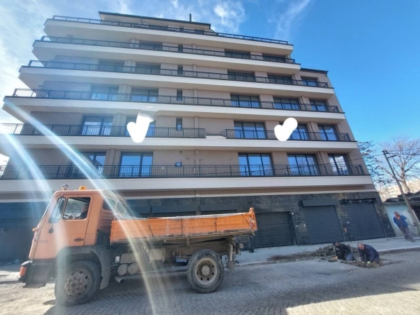 Двустаен апартамент в София, Център - 70 кв.м за 2500 €/кв.м - Снимка #1