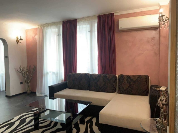 Дава се под наем Тристаен апартамент в Бургас, Лазур - 90 кв.м за 663 € - Снимка #1