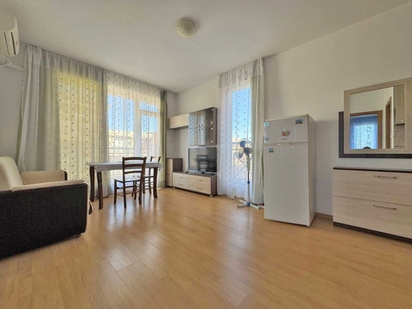 Тристаен апартамент в к.к. Слънчев бряг - 69 кв.м за 754 €/кв.м - Снимка #1