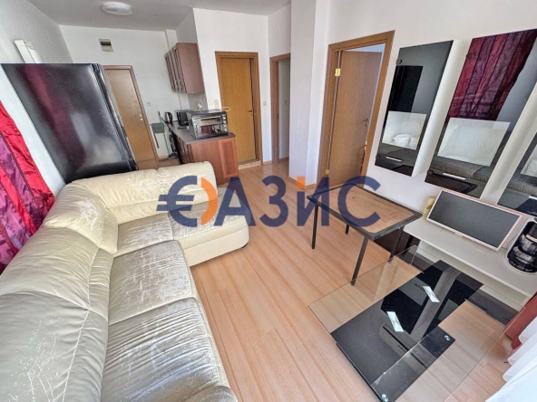 Тристаен апартамент в к.к. Слънчев бряг - 69 кв.м за 776 €/кв.м - Снимка #1