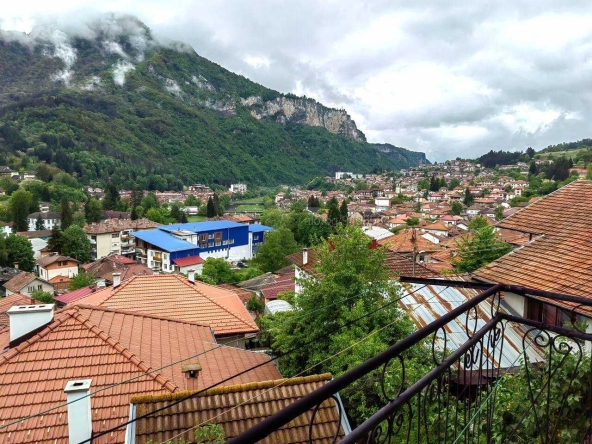 Етаж от къща в Тетевен - 87 кв.м за 575 €/кв.м - Снимка #1