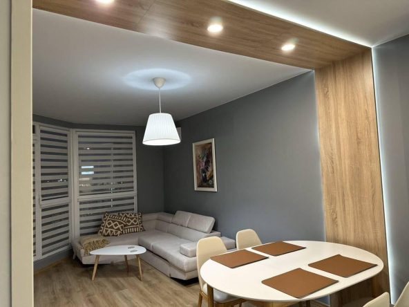 Дава се под наем Двустаен апартамент в Бургас, Изгрев - 60 кв.м за 612 € - Снимка #1